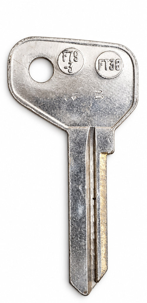 DL - SF6 - F79-3 - FT38 - FIAT - Key Blank — lighting-cleaned gallery photo 2; original retained