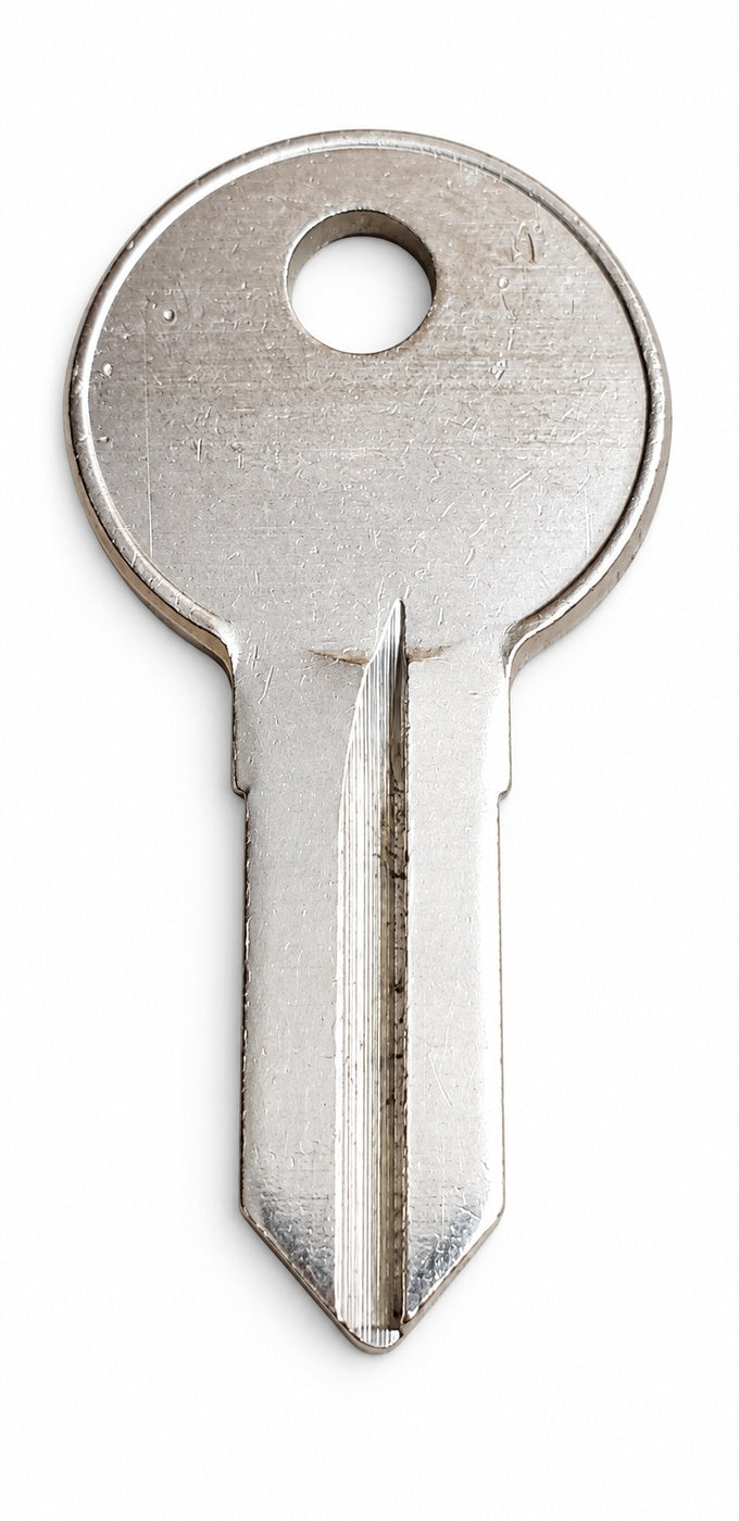 Ilco - S1042ZM - Key Blank - S 1042 ZM — lighting-cleaned gallery photo 2; original retained