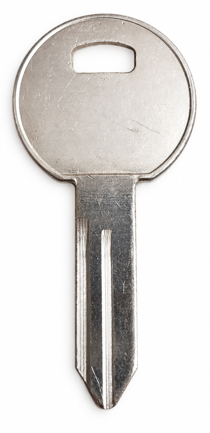Ilco - TM18 - 1665 - Key Blank - Trimark KS301 - Winnebago — lighting-cleaned gallery photo 2; original retained (source 47202075115763)