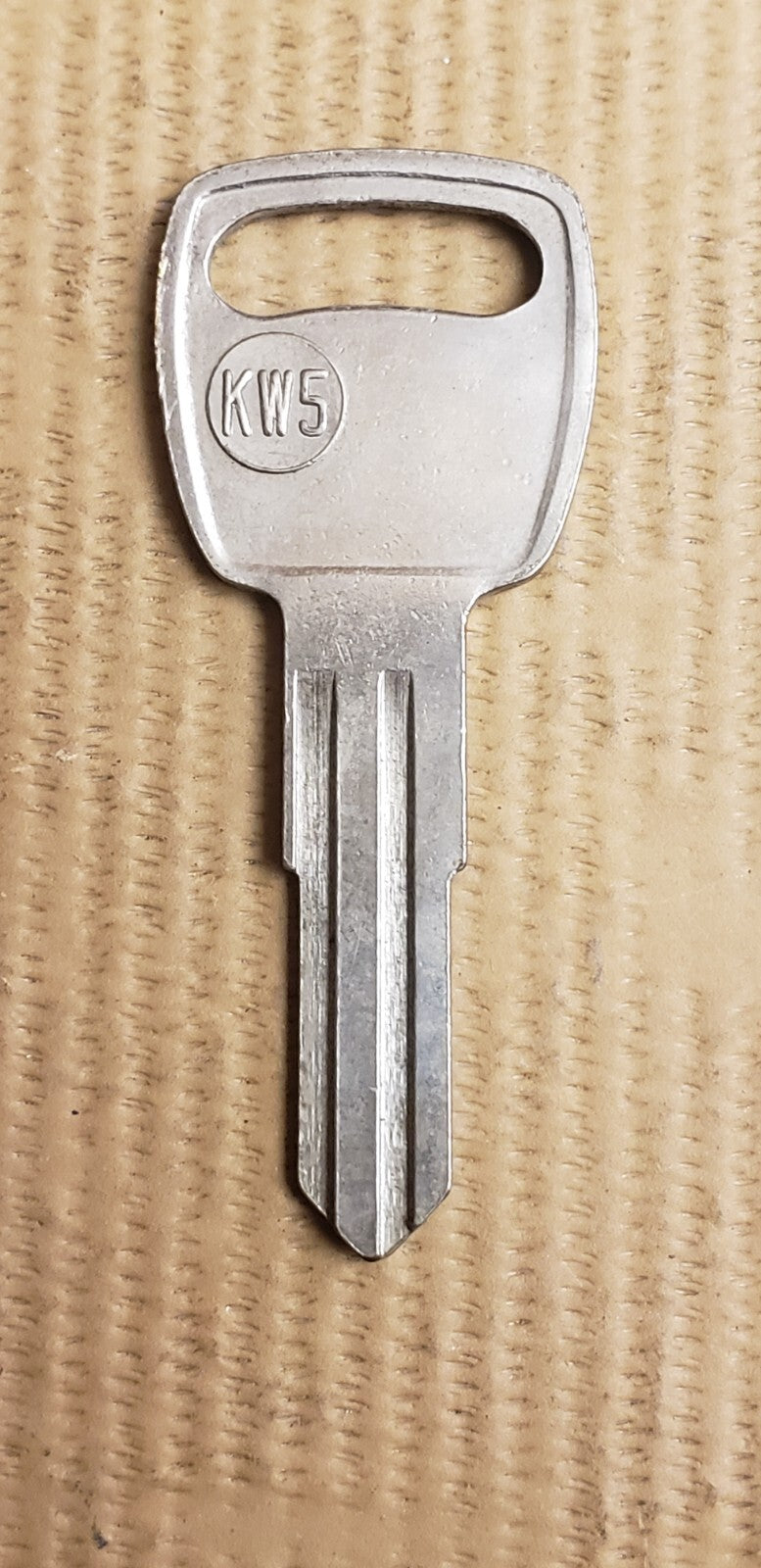 DL - KW5 - Key Blank — photo 2
