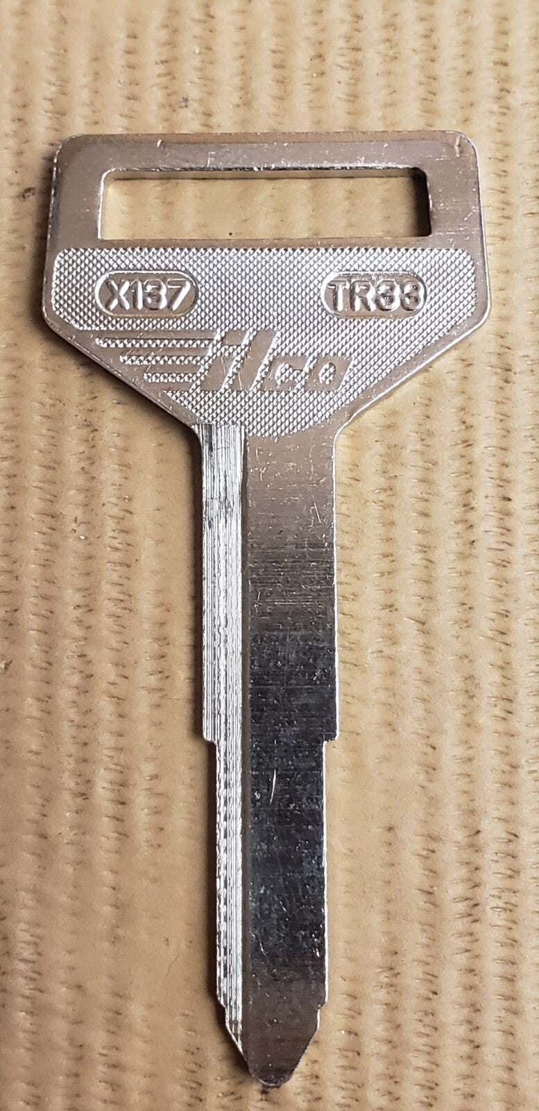 Ilco - TR33 - X137 - Key Blank Case Kawasaki Kubota Takeuchi Toyota — photo 2