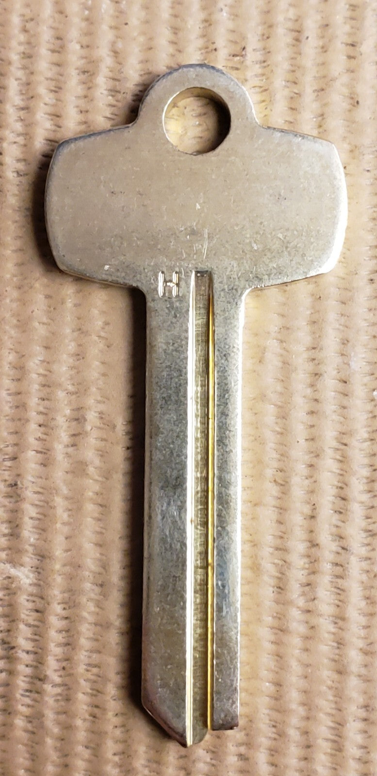I.C. Core - " H " - Key Blank — photo 1