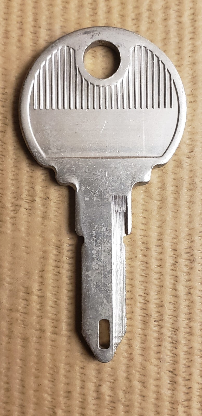 Ilco - RN30 - X147 - Key Blank - AMC Eagle Peterbilt Peugeot Renault — photo 2
