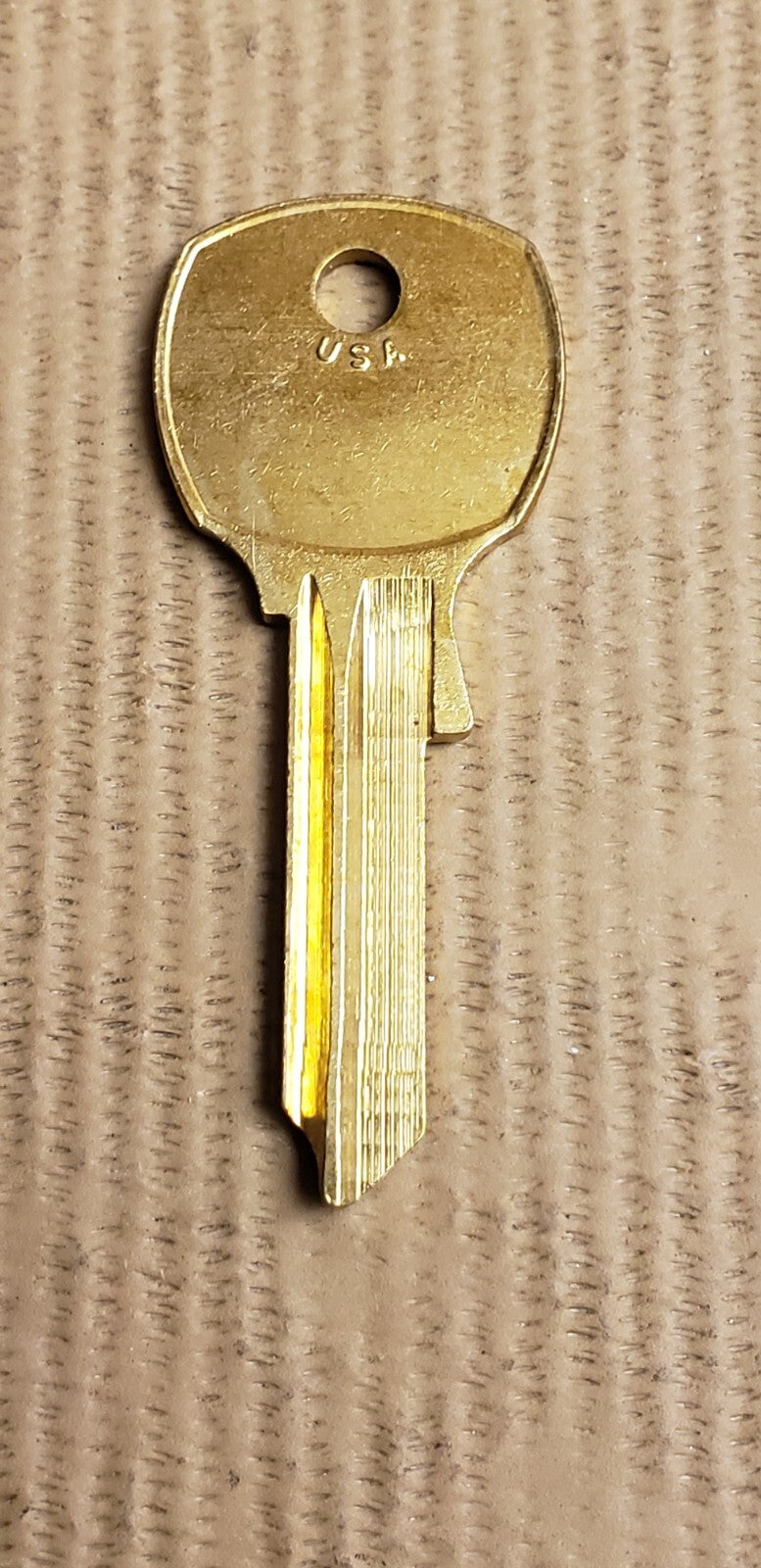 EA27 - EA 27 - Key Blank — photo 1
