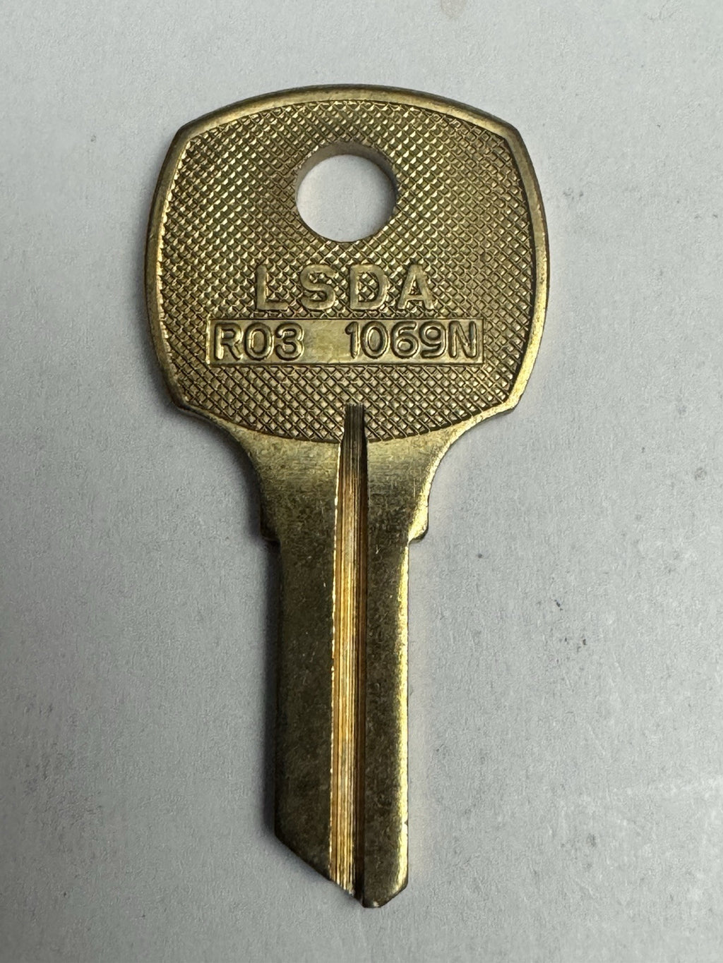 Ilco - D8785 - R03 RO3 - 1069N - Key Blank - Brass — photo 2