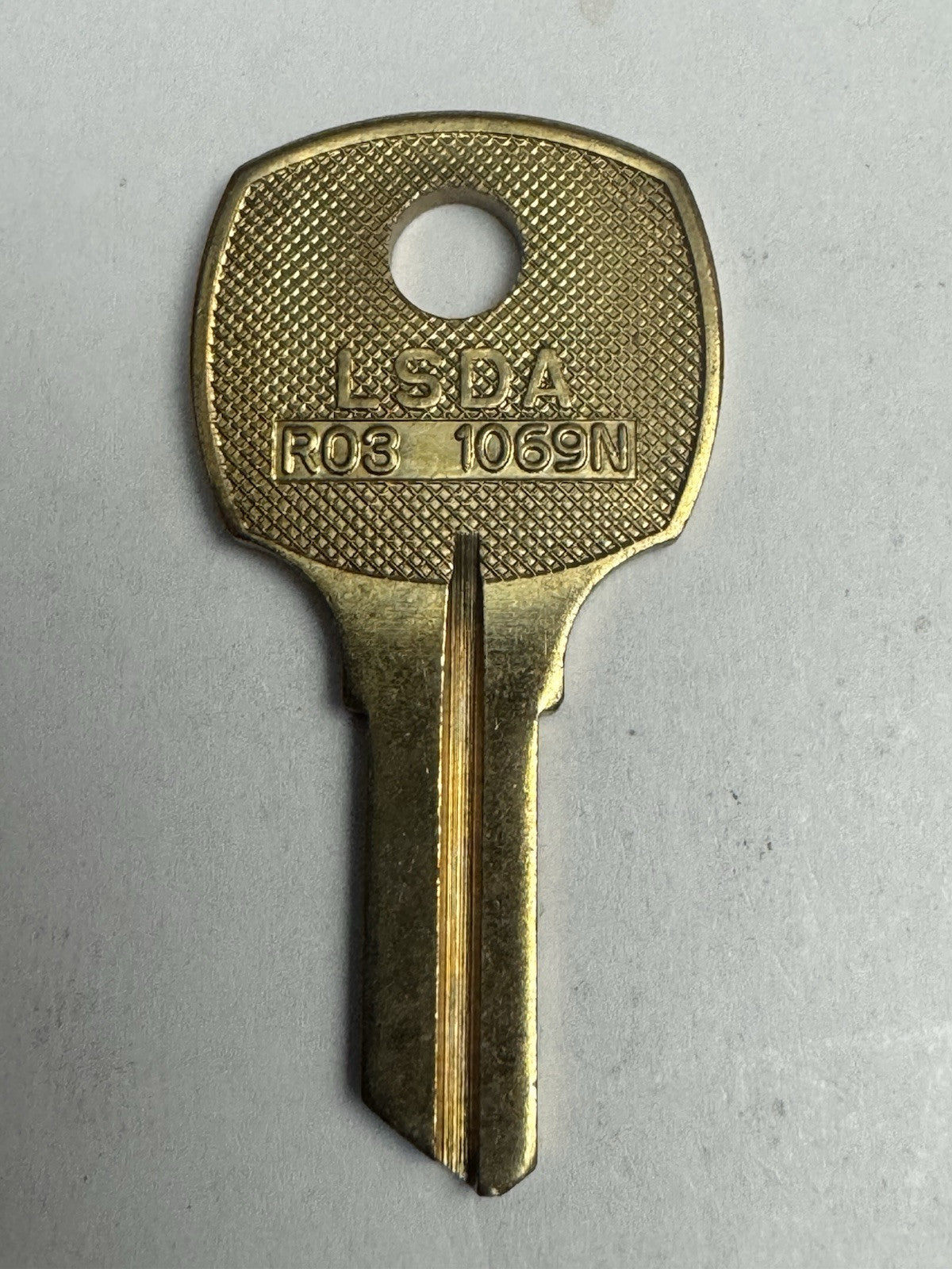Ilco - D8785 - R03 RO3 - 1069N - Key Blank - Brass — photo 2