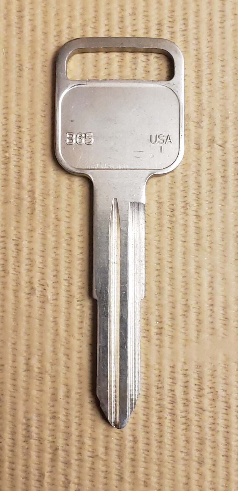 ilco - B65 - X184 - Key Blank - Chevy Chevrolet GMC Geo Honda Isuzu USA — photo 1
