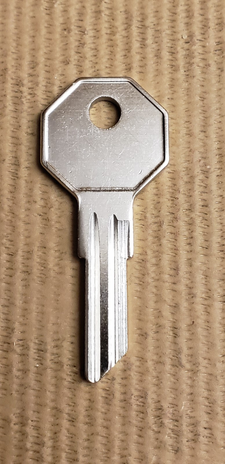 Ilco - H1122M - T2 - Key Blank - Taylor — photo 2