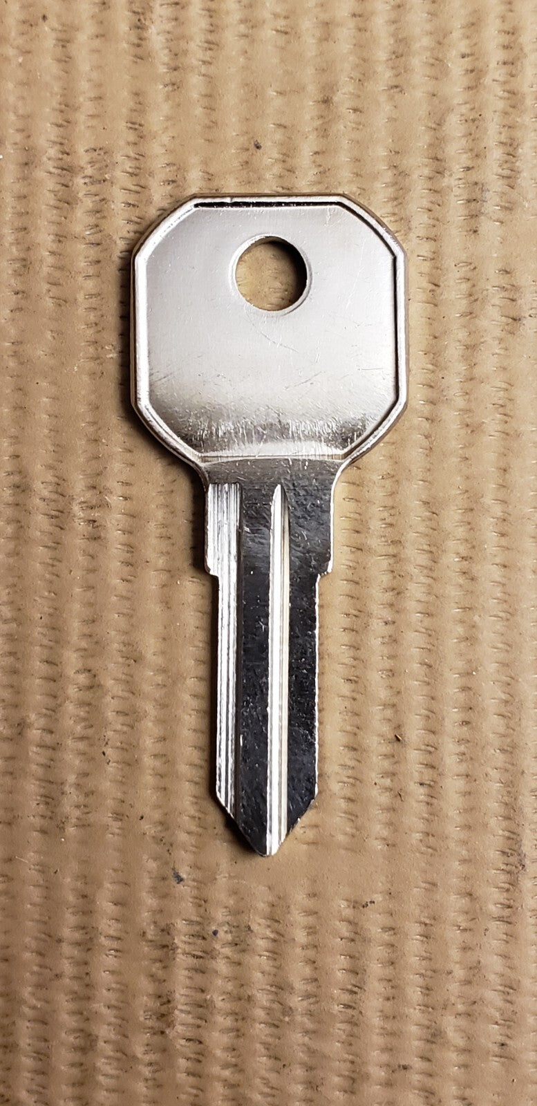 Ilco - 1611R - Key Blank - Gas Cap Reverse — photo 2