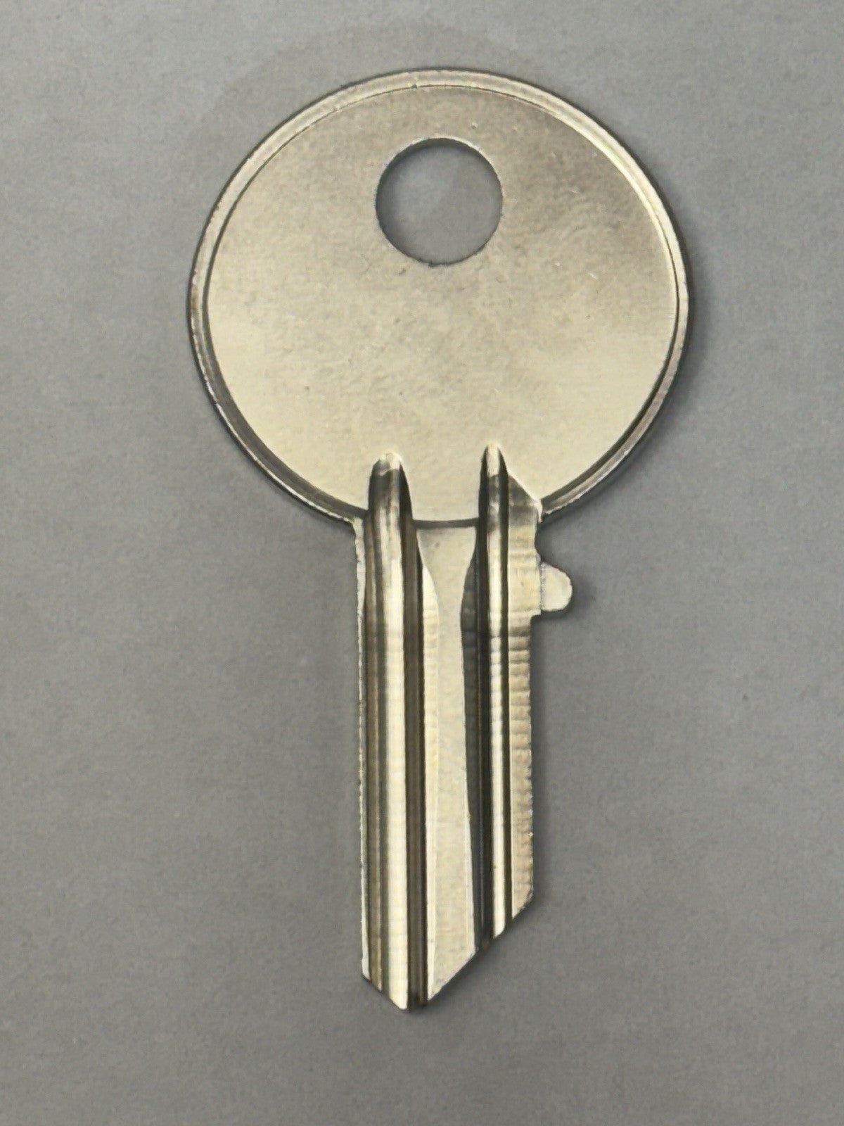 Ilco - Yale - SX9B - 19E1R - Y1 Keyway 3 Pin - Key Blank — photo 3