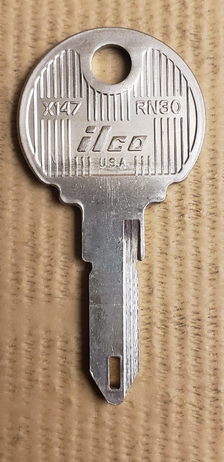 Ilco - RN30 - X147 - Key Blank - AMC Eagle Peterbilt Peugeot Renault — photo 1