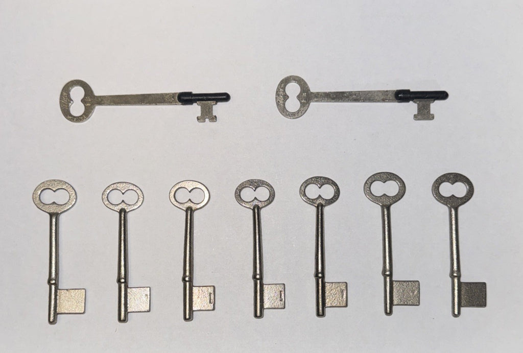 Vintage Brass Small Skeleton Keys Closed Barrel Key Lot of 9 - Silver — photo 1