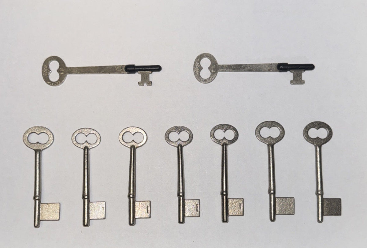 Vintage Brass Small Skeleton Keys Closed Barrel Key Lot of 9 - Silver — photo 1