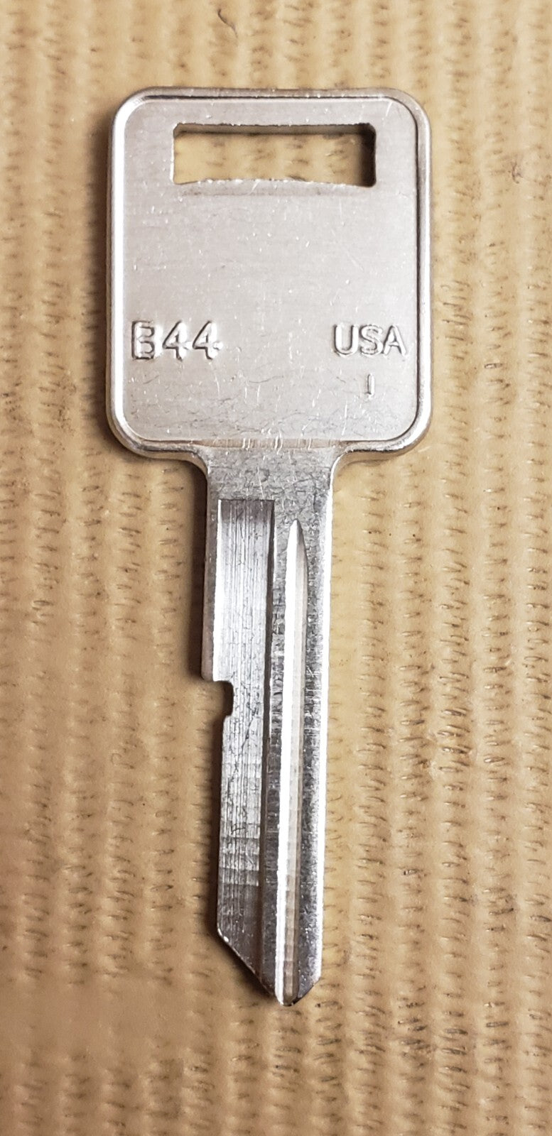 Ilco - B44 - P1098E - Key Blank - GM " E " - Chevy - Ignition - USA — photo 1