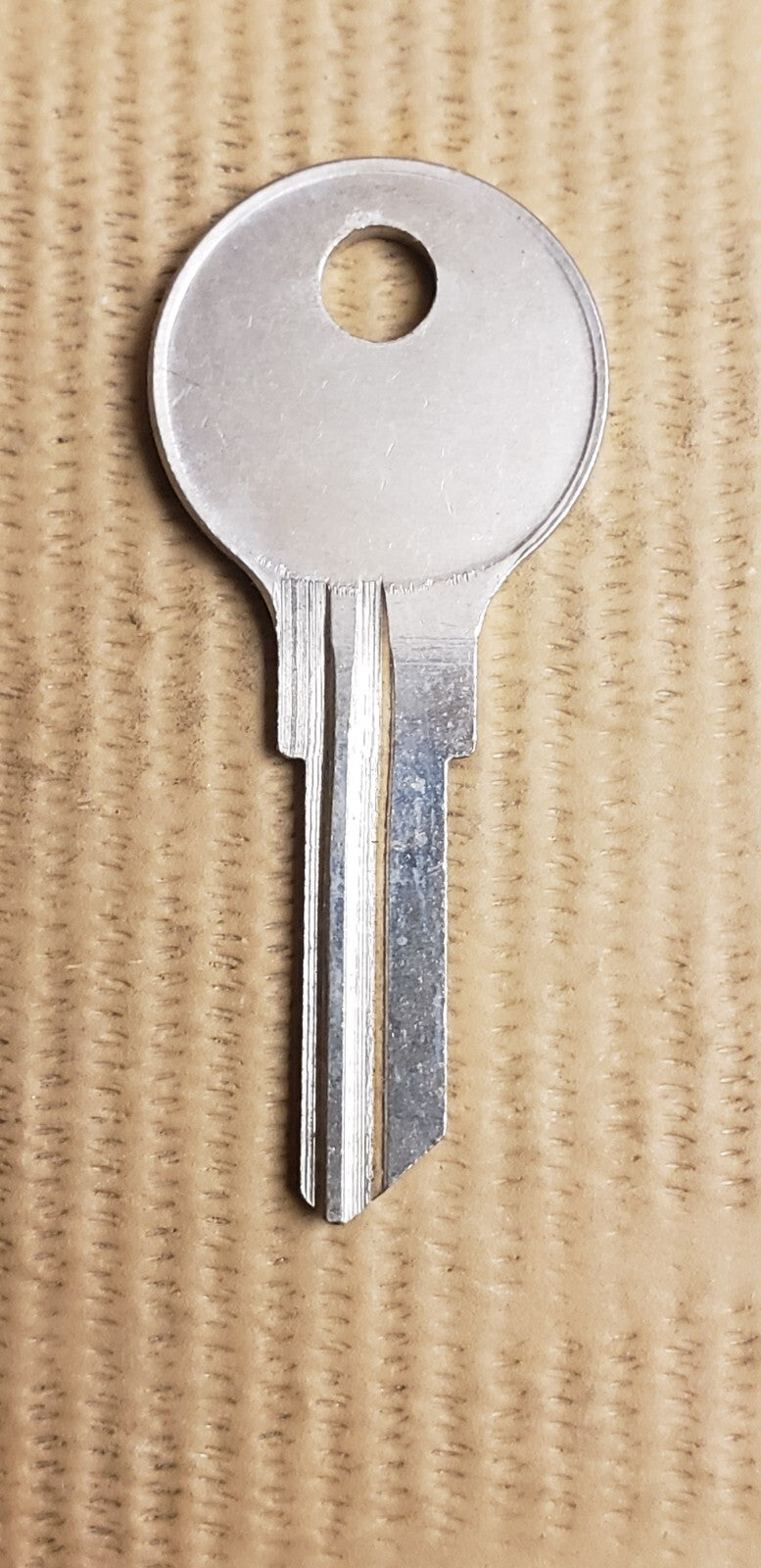 Ilco - AP4 - 104AM - K104 - Key Blank - Chicago - AMF - Cessna - Steelcase — photo 2