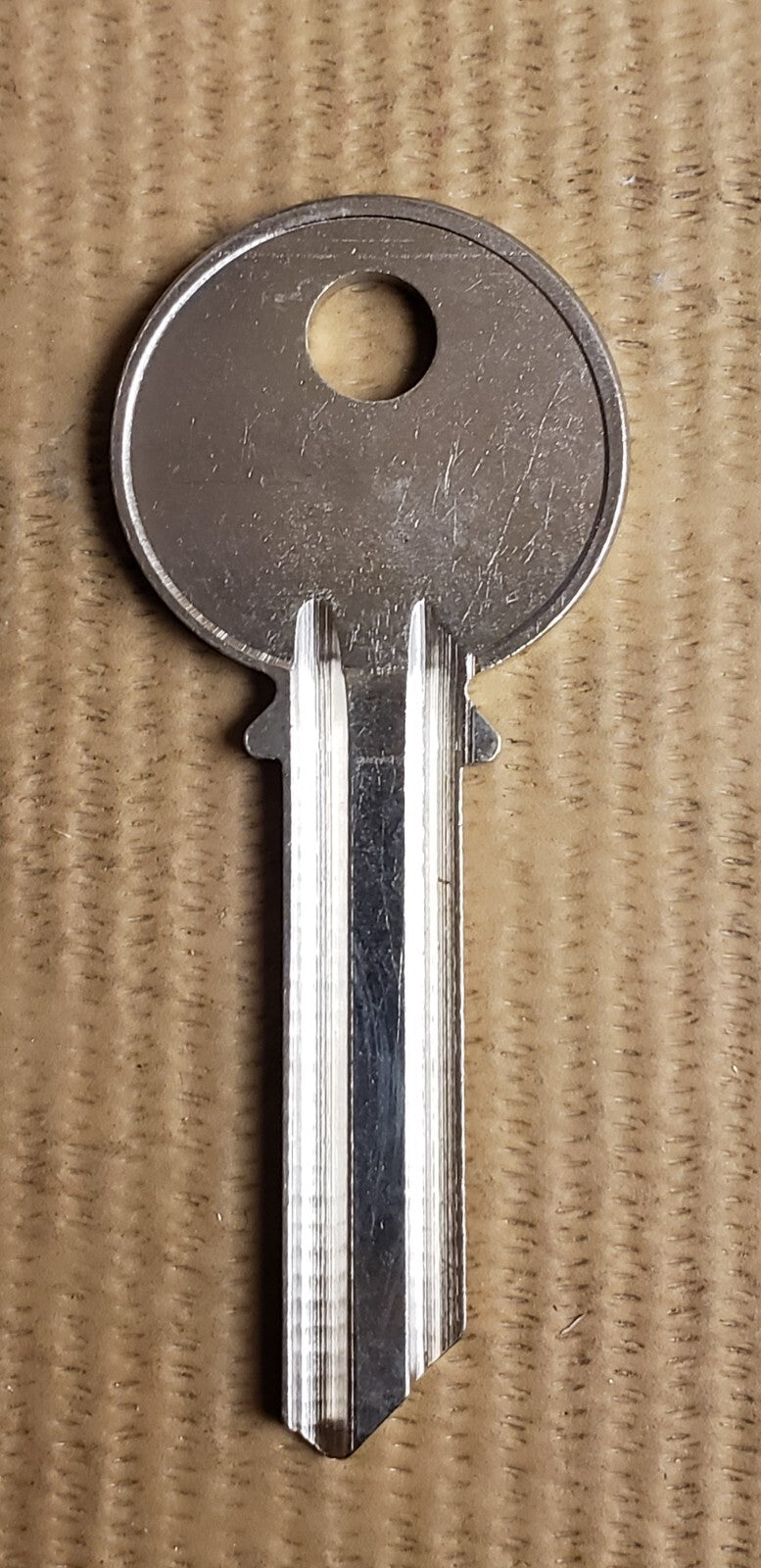 Ilco - 999A - Y2 - 6 Pin - Key Blank — photo 2