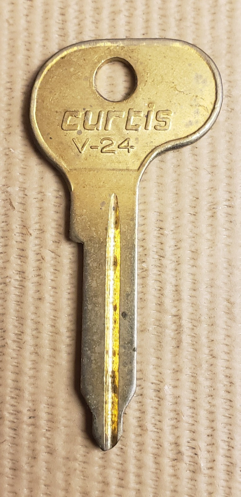 Curtis - V-24 - VW77 - Key Blank - Ford international Jaguar Volkswagen Vintage — photo 1