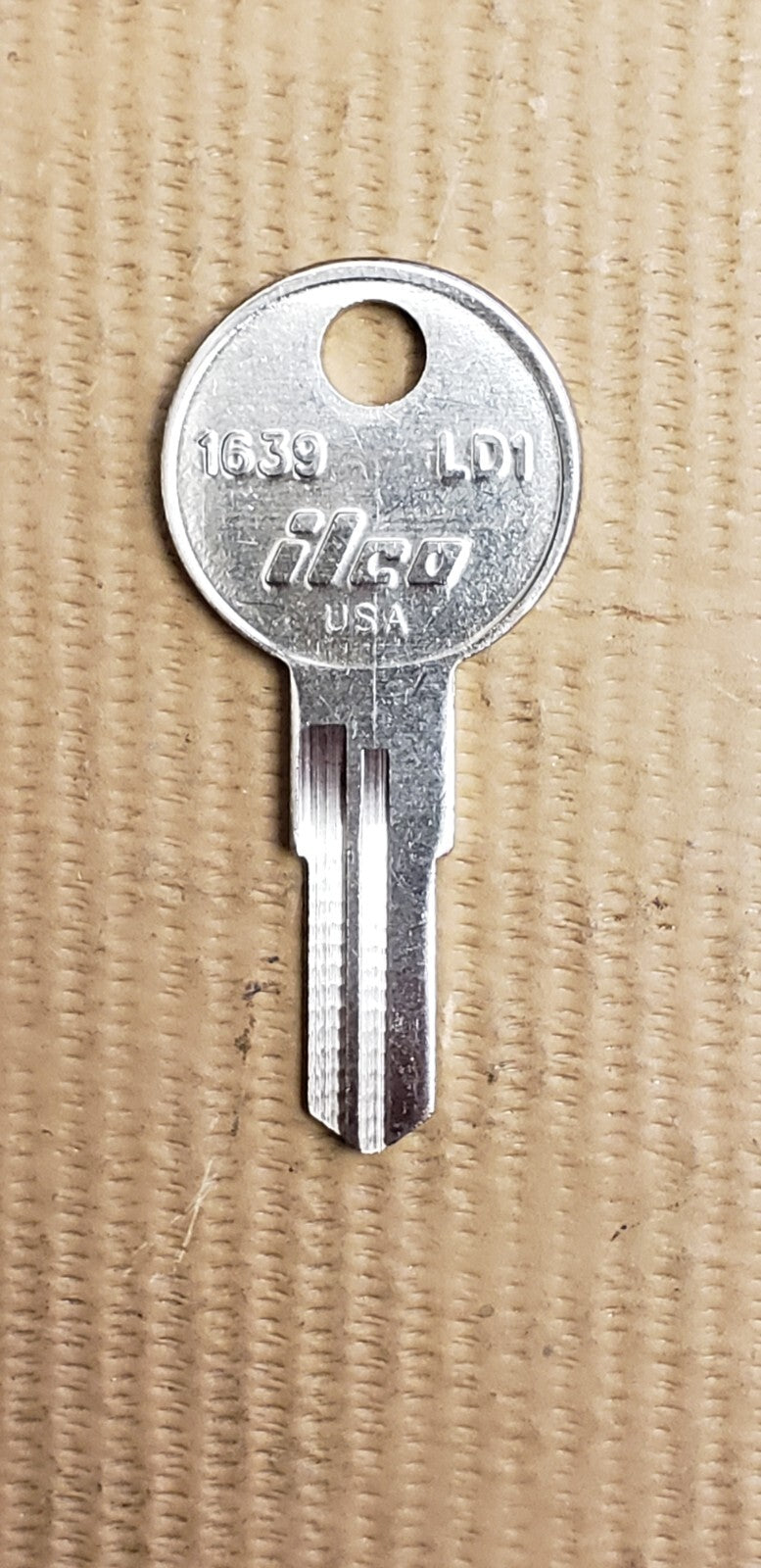 Ilco - 1639 - LD1 - Key Blank - Larson Storm Door — photo 1
