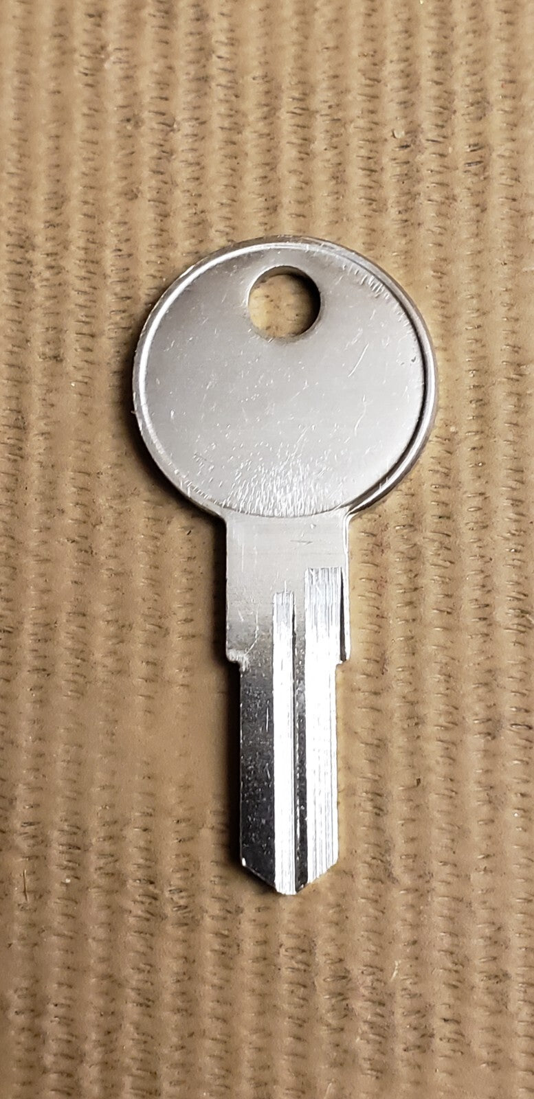 Ilco - 1640 - LD2 - Key Blank - Larson Storm Door — photo 2