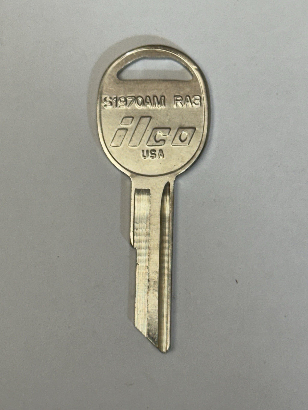 ILCO - RA3 - S1970AM - AMC - Freightliner - International - Key Blank — photo 1