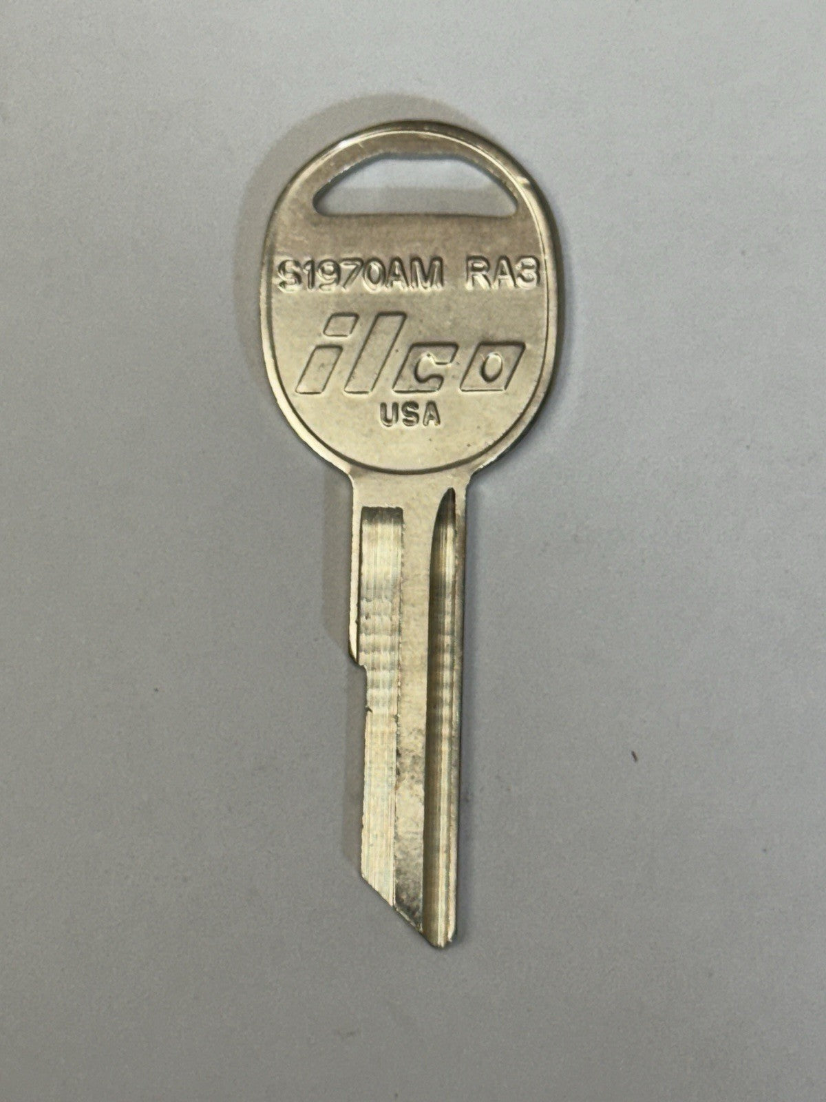 ILCO - RA3 - S1970AM - AMC - Freightliner - International - Key Blank — photo 1