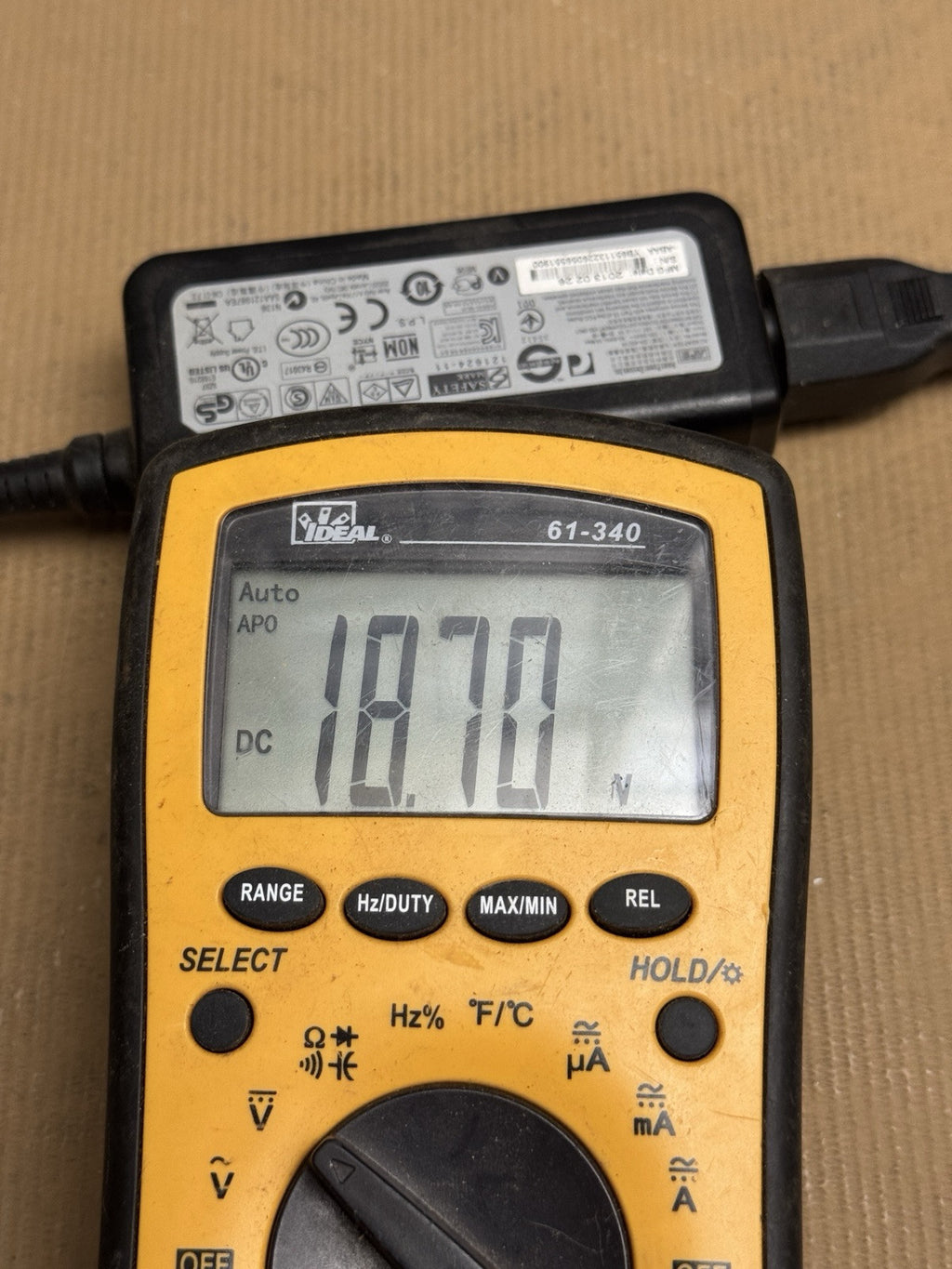 AC Adapter Power Supply 19V DC 2.1A — photo 5