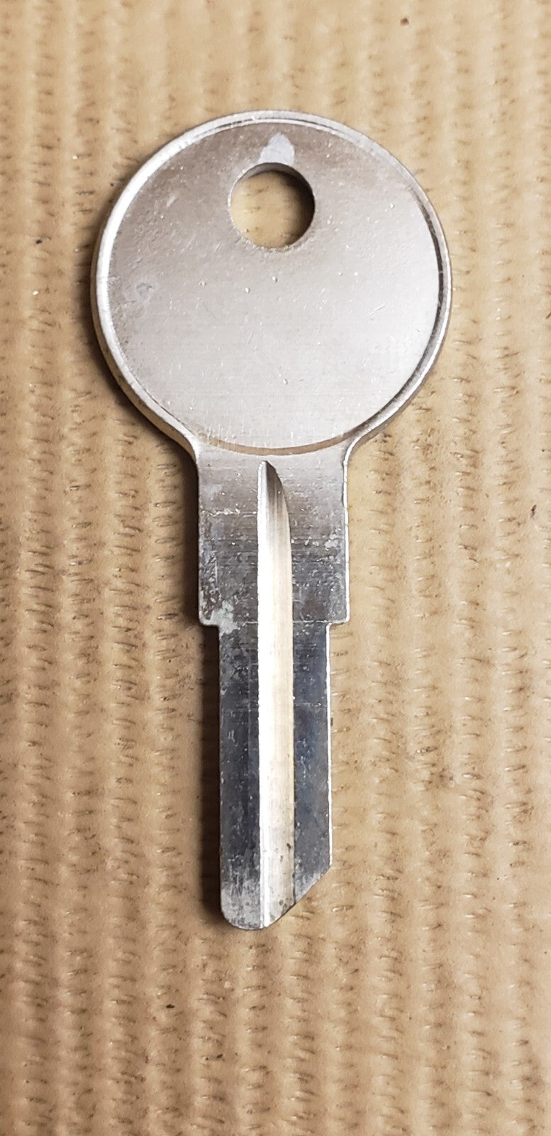 Ilco - 1098X - Key Blank HUDSON & GAS CAP — photo 2