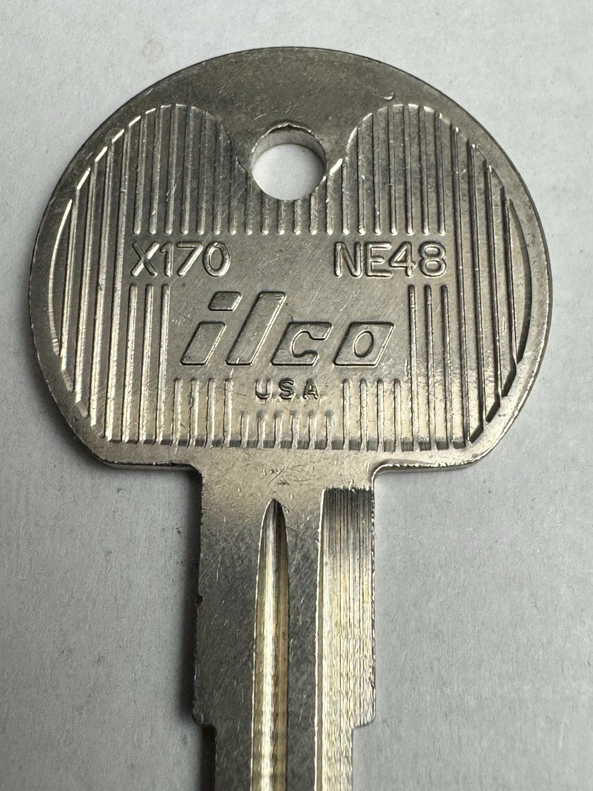 ILCO - X170 - NE48 - Kenworth Ford Peterbuilt Sterling - Key Blank — photo 4