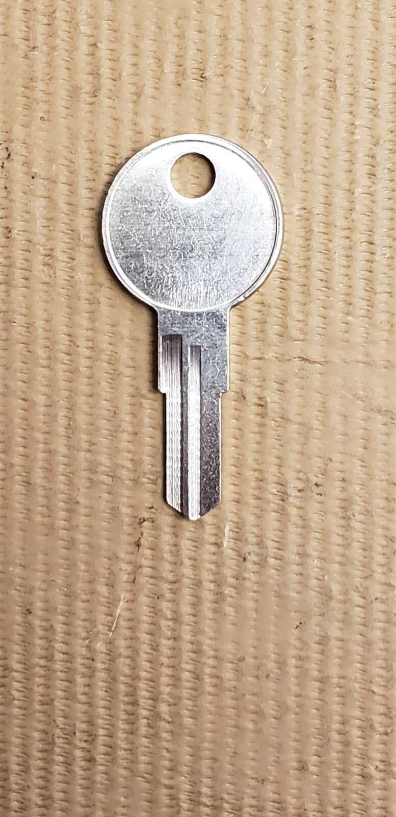 Ilco - 1639 - LD1 - Key Blank - Larson Storm Door — photo 2
