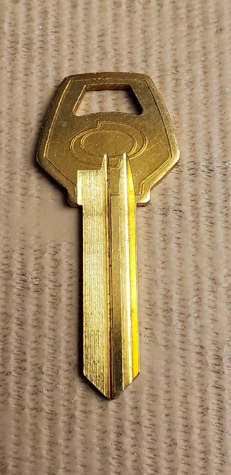 C089 - CO89 - Key Blank - Brass - Vintage — photo 2