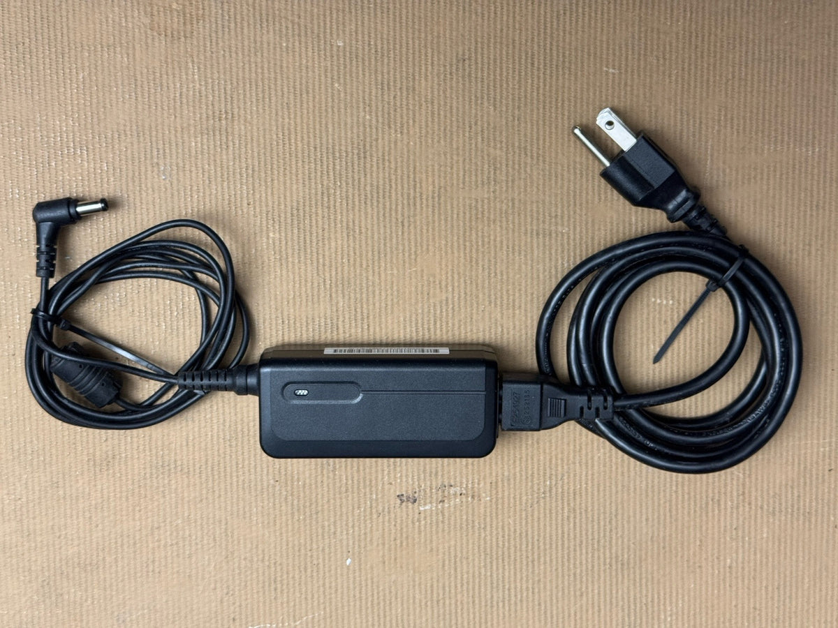 AC Adapter Power Supply 19V DC 2.1A — photo 1