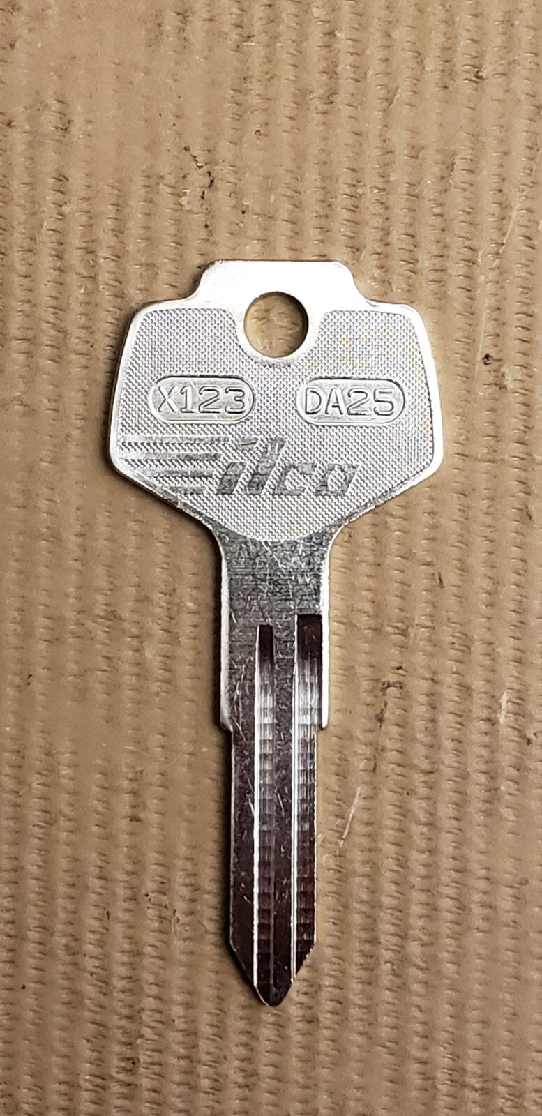 Ilco - NISSAN SUBARU - X123 - DA25 - Key Blank — photo 1