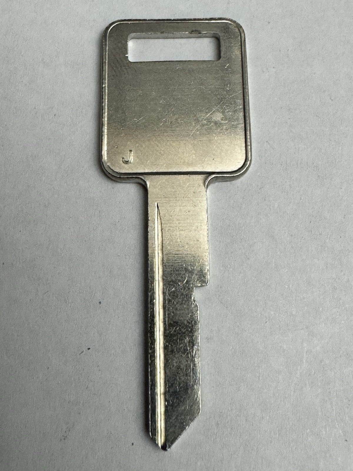 Ilco - B46 -P1098J - Key Blank - GM " J " - Chevy - Ignition - USA — photo 4