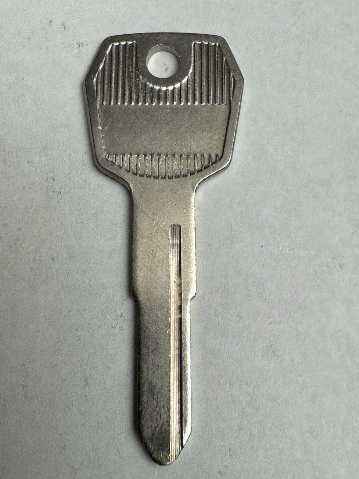 ILCO - 1519 - TOY19 - Komatsu Fork Lift - Key Blank - Forklift — photo 3