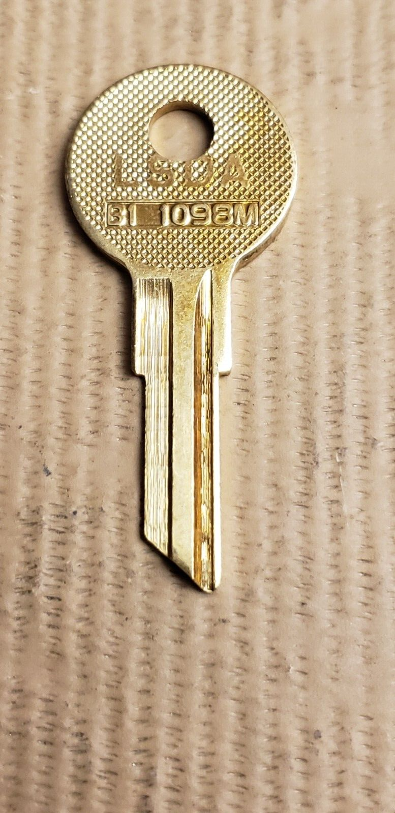 Freightliner Truck  - 1098M - B1 - Key Blank - Brass — photo 1