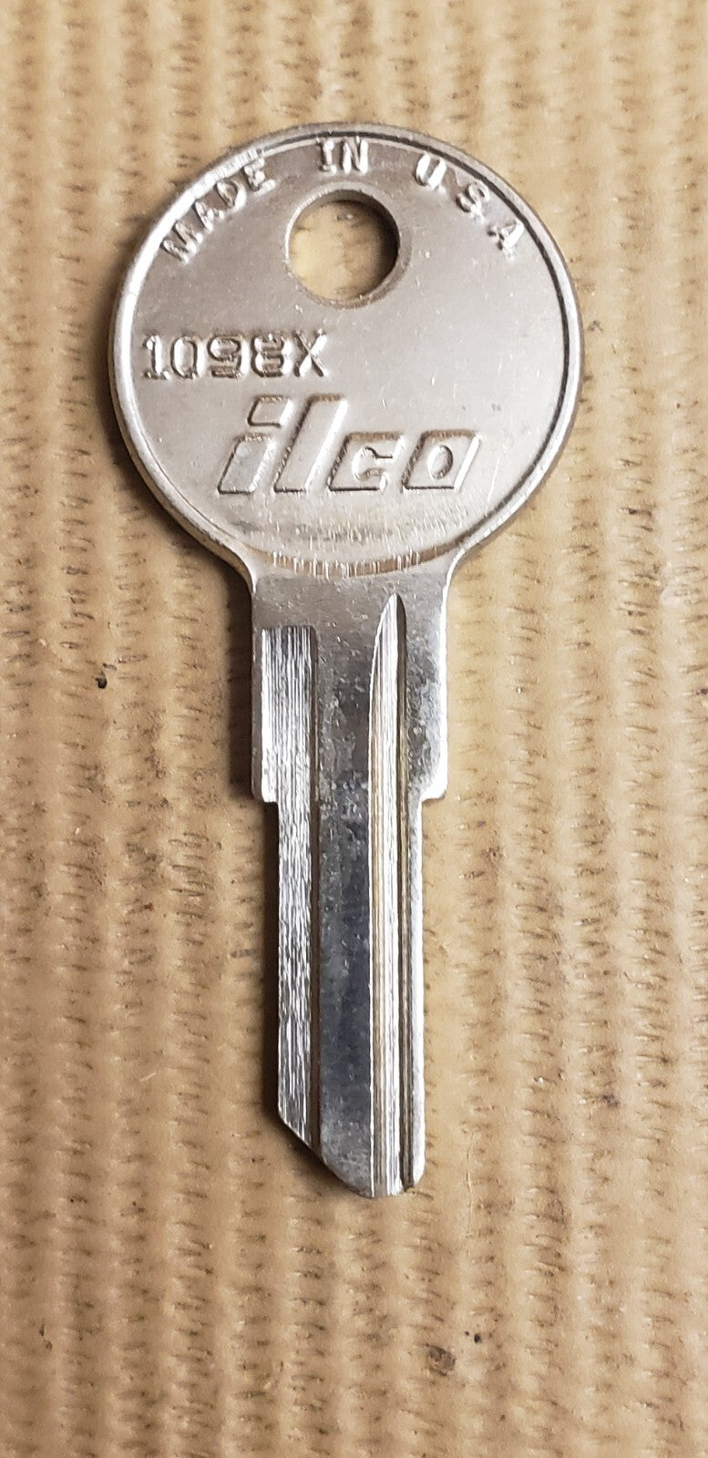 Ilco - 1098X - Key Blank HUDSON & GAS CAP — photo 1