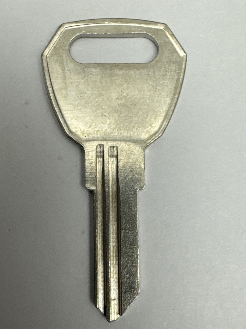 Ilco - 1645R - 1645 Reverse - Key Blank - FULTON HITCH - Made In USA — photo 3