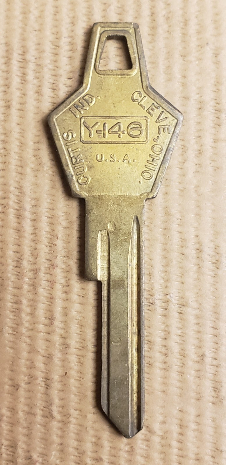 Curtis - Y-146 - Y146 - Key Blank - Plymouth - Dodge - Chrysler - Vintage — photo 1