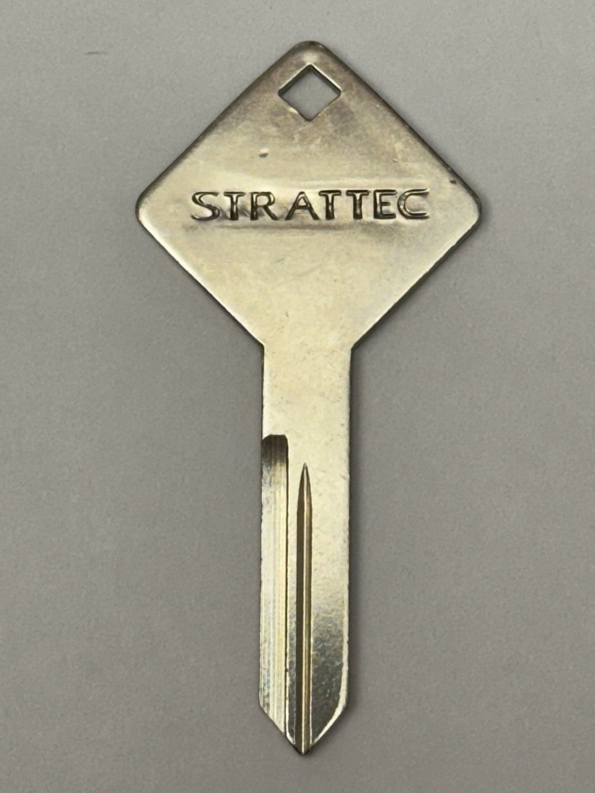 STRATTEC OEM - 1660 - 322861 - Key Blank - FORD TRUCK COVER - LEER - KNAPHEIDE — photo 1