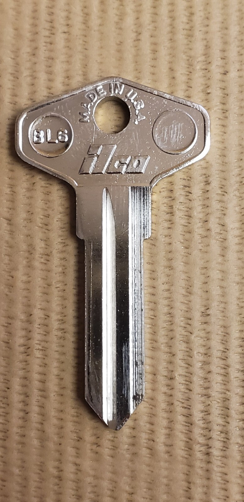 Ilco - BL6 - Key Blank Jaguar — photo 1