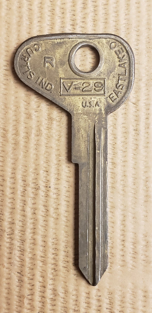 Curtis - V-29 - VW71A - Key Blank - Volkswagen - Brass - Vintage — photo 1