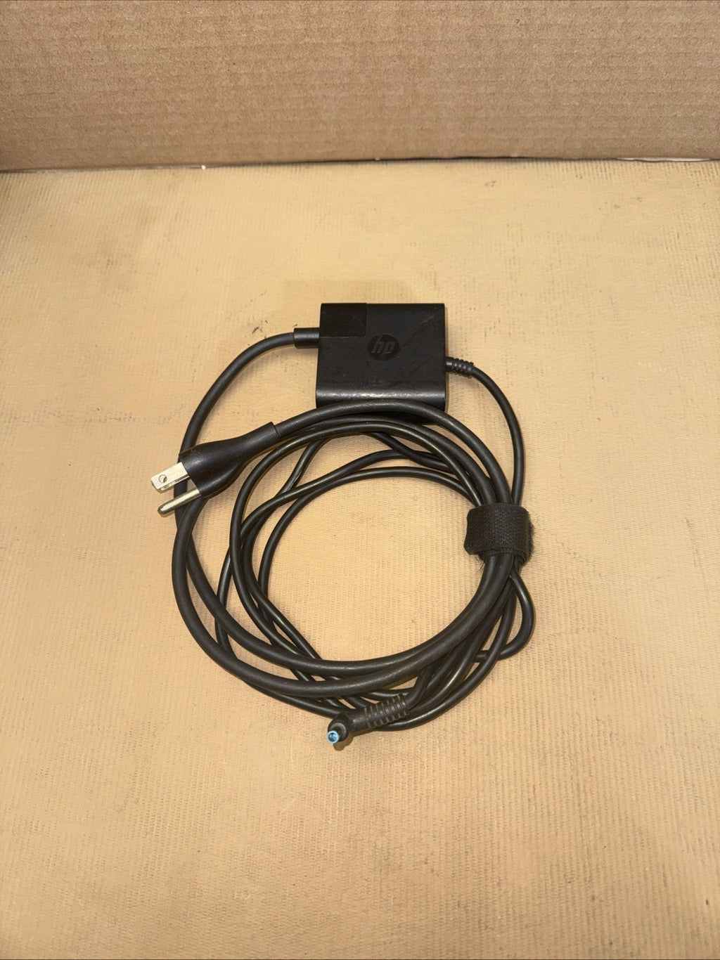 HP 853490-002 TPN-CA04 19.5V 2.31A 45W Notebook Ac Adapter - Genuine OEM — photo 1