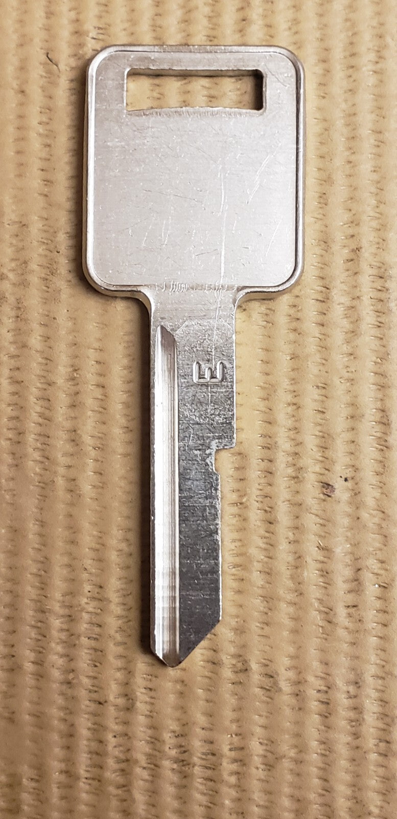 Ilco - B44 - P1098E - Key Blank - GM " E " - Chevy - Ignition - USA — photo 2